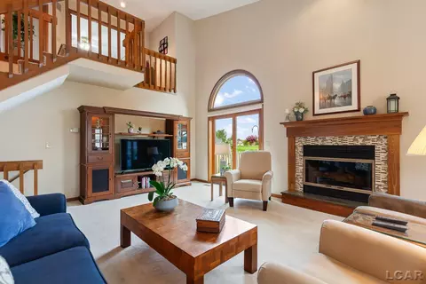 Living - 8070 Wadding, Onsted, MI 49265 photo 1 of 9