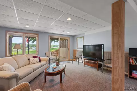 Living - 8070 Wadding, Onsted, MI 49265 photo 7 of 9