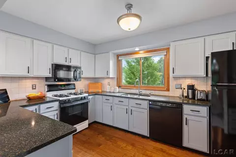 Kitchen - 8070 Wadding, Onsted, MI 49265 photo 1 of 7