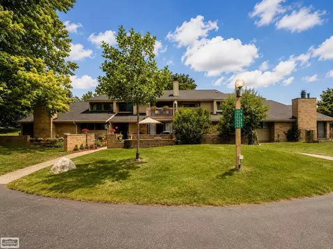1527 S Hl, Bloomfield Hills, MI 48304