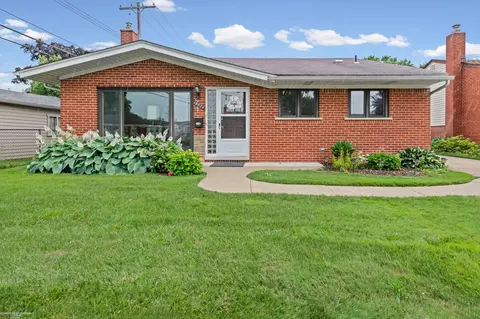 19824 Sussex, Saint Clair Shores, MI 48081