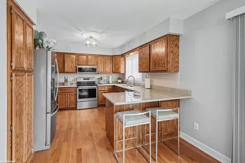 Kitchen - 48103 Greenbriar, Macomb, MI 48044 photo 3 of 3