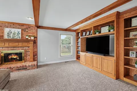 Living - 48103 Greenbriar, Macomb, MI 48044 photo 4 of 6