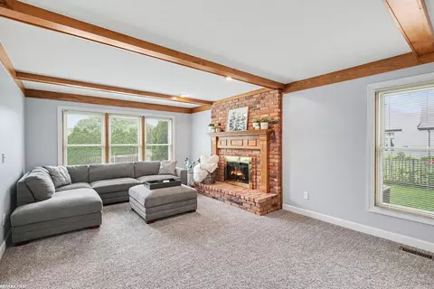Living - 48103 Greenbriar, Macomb, MI 48044 photo 5 of 6