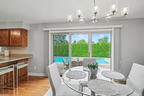 Dining - 48103 Greenbriar, Macomb, MI 48044 photo 2 of 3