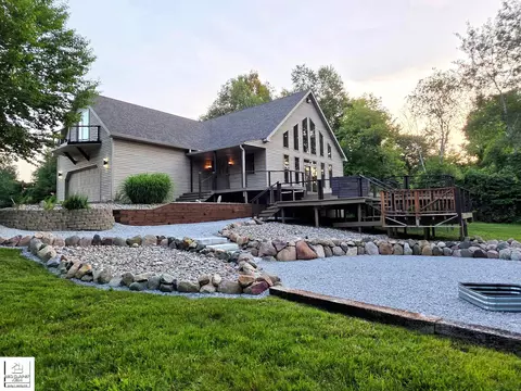 5320 Piersonville, Columbiaville, MI 48421