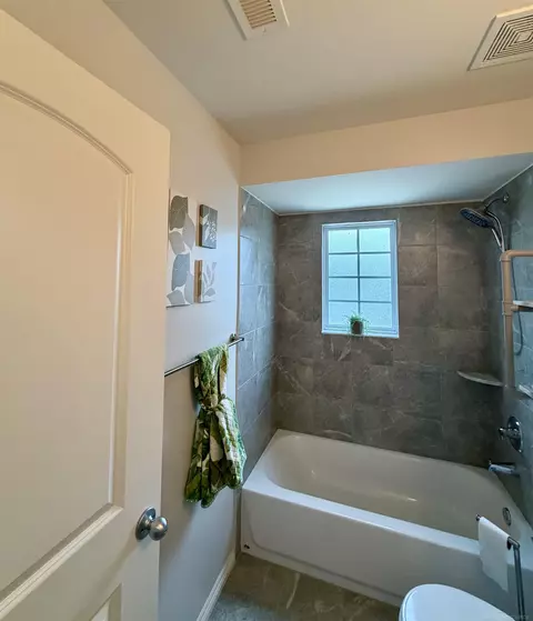 Bath - 7013 Boulder Pointe, Washington, MI 48094 photo 2 of 3