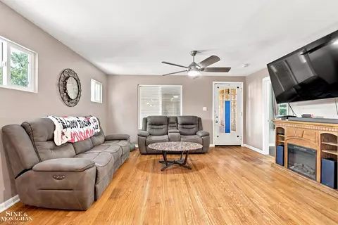 Living - 729 Smith, Algonac, MI 48001 photo 1 of 2