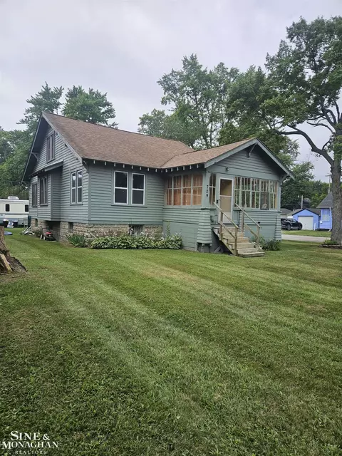 729 Smith, Algonac, MI 48001 photo 1