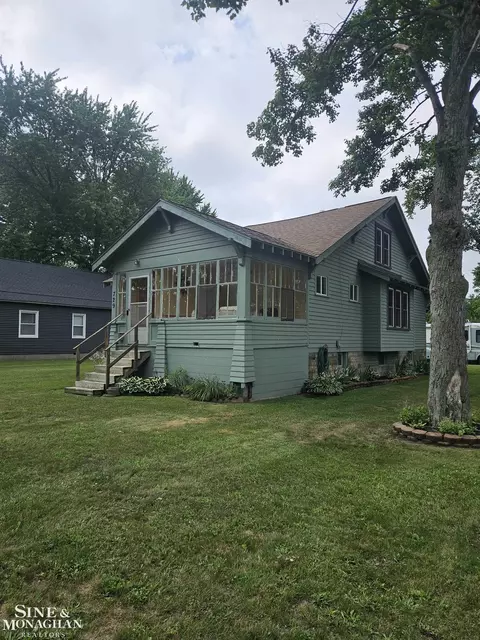 729 Smith, Algonac, MI 48001 photo 2