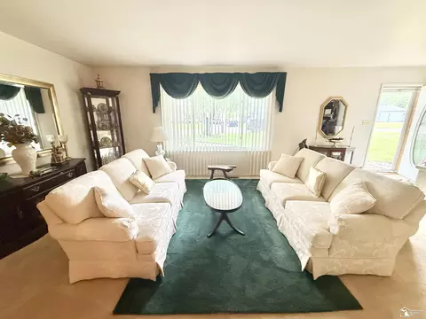 Living - 623 Leveque, Carleton, MI 48117 photo 2 of 3