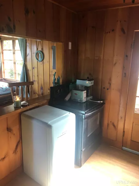 Kitchen - 13290 M-26, Eagle Harbor, MI 49950 photo 6 of 6