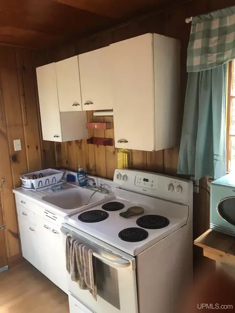 Kitchen - 13290 M-26, Eagle Harbor, MI 49950 photo 4 of 6