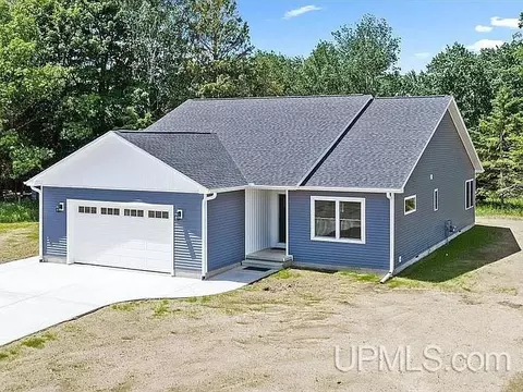 820 Willow Crk, Escanaba, MI 49829