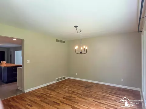 Dining - 3414 Caroline, Jackson, MI 49203 photo 1 of 1