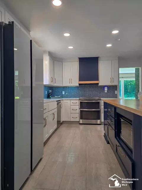 Kitchen - 3414 Caroline, Jackson, MI 49203 photo 5 of 7