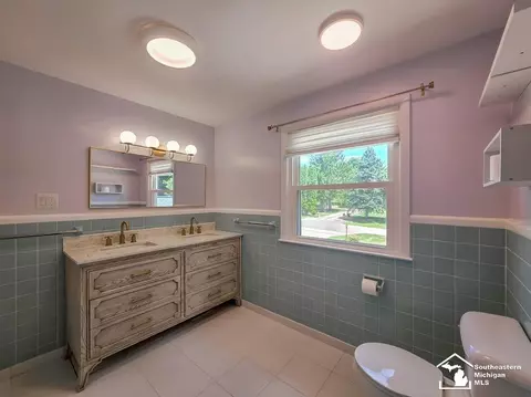 Bath - 3414 Caroline, Jackson, MI 49203 photo 6 of 6