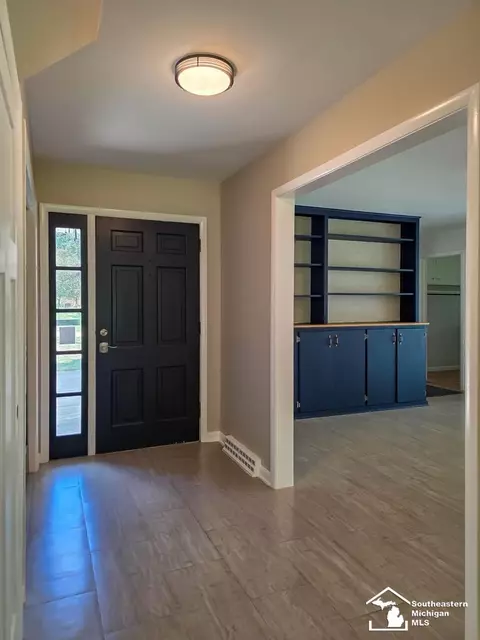 Entry Way - 3414 Caroline, Jackson, MI 49203 photo 1 of 1