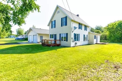 Exterior - 4316 D, Bark River, MI 49807 photo 1 of 5