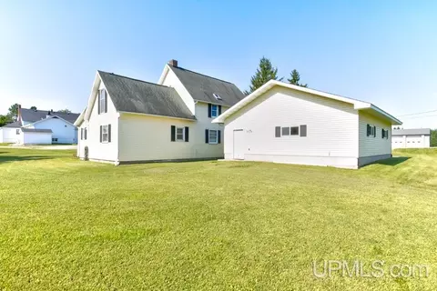 Exterior - 4316 D, Bark River, MI 49807 photo 3 of 5