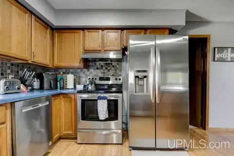 Kitchen - 4316 D, Bark River, MI 49807 photo 3 of 7