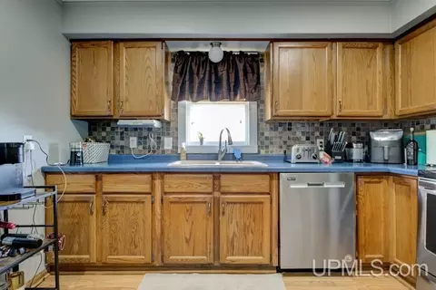 Kitchen - 4316 D, Bark River, MI 49807 photo 2 of 7