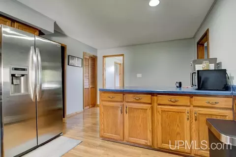Kitchen - 4316 D, Bark River, MI 49807 photo 5 of 7