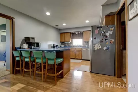 Kitchen - 4316 D, Bark River, MI 49807 photo 1 of 7
