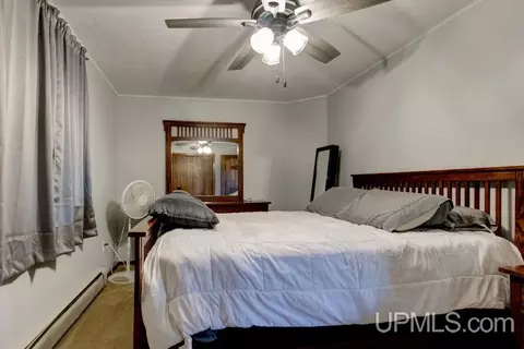 Bedroom - 4316 D, Bark River, MI 49807 photo 2 of 6