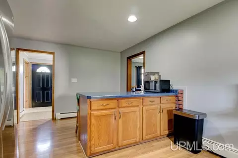 Kitchen - 4316 D, Bark River, MI 49807 photo 4 of 7