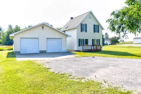 Exterior - 4316 D, Bark River, MI 49807 photo 2 of 5