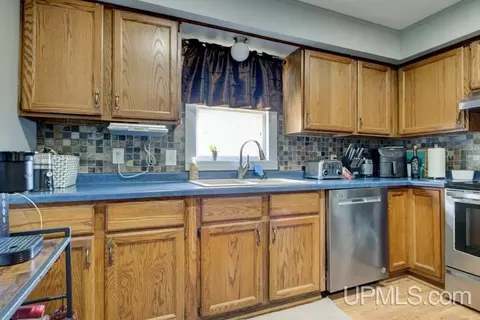Kitchen - 4316 D, Bark River, MI 49807 photo 7 of 7