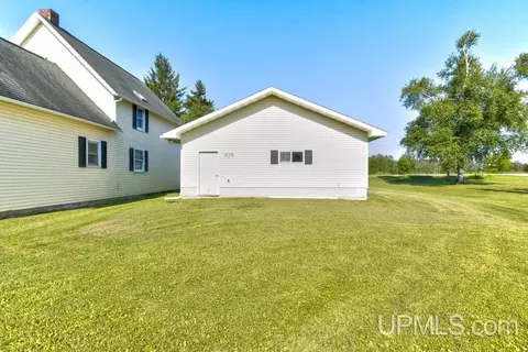 Exterior - 4316 D, Bark River, MI 49807 photo 4 of 5