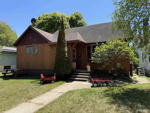 819 Montana, Gladstone, MI 49837