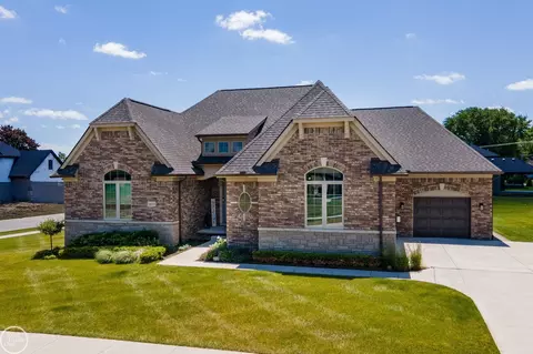 Exterior - 16818 Glenhurst, Macomb, MI 48044 photo 3 of 8