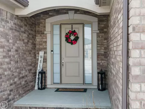 Entry Way - 16818 Glenhurst, Macomb, MI 48044 photo 1 of 5