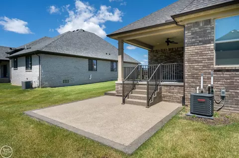 Exterior - 16818 Glenhurst, Macomb, MI 48044 photo 6 of 8