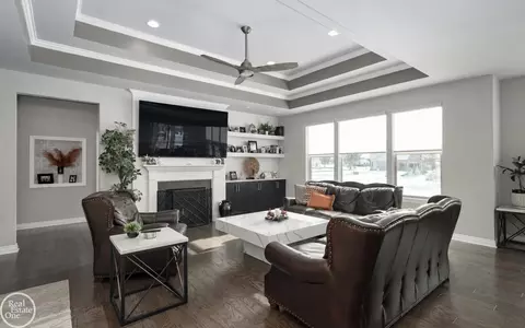 Living - 16818 Glenhurst, Macomb, MI 48044 photo 1 of 4