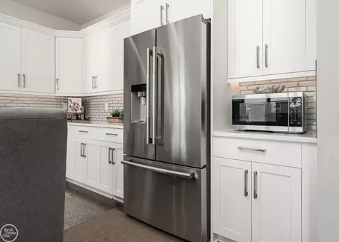 Kitchen - 16818 Glenhurst, Macomb, MI 48044 photo 5 of 7