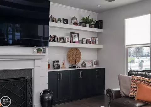 Living - 16818 Glenhurst, Macomb, MI 48044 photo 4 of 4