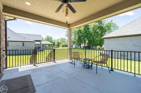 Exterior - 16818 Glenhurst, Macomb, MI 48044 photo 5 of 8