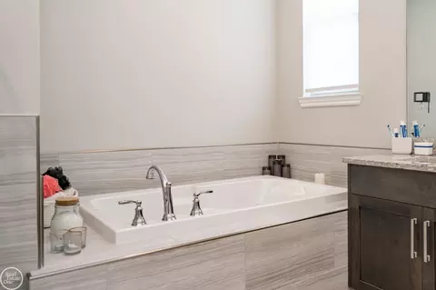 Bath - 16818 Glenhurst, Macomb, MI 48044 photo 3 of 4