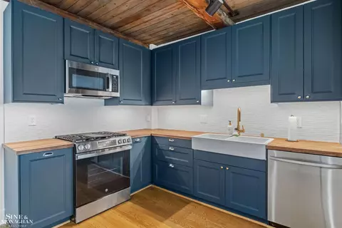 Kitchen - 357 Roosevelt Pl, Grosse Pointe, MI 48236 photo 2 of 6