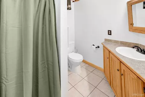 Bath - 1223 Cooper Lk, Ishpeming, MI 49849 photo 3 of 3