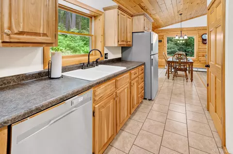 Entry Way - 1223 Cooper Lk, Ishpeming, MI 49849 photo 1 of 2