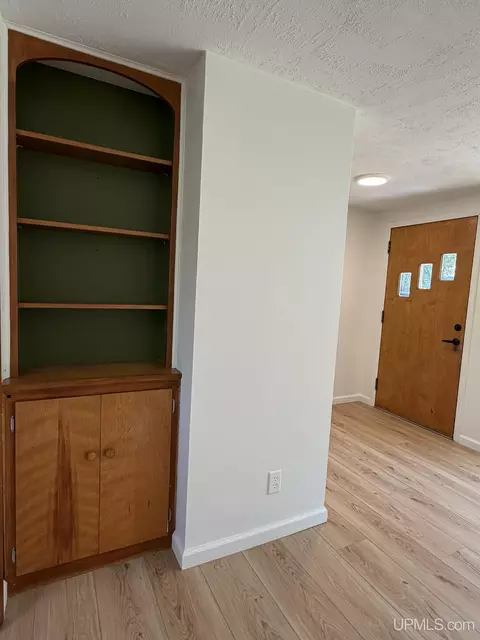 Entry Way - 430 N Main, L'anse, MI 49946 photo 2 of 3