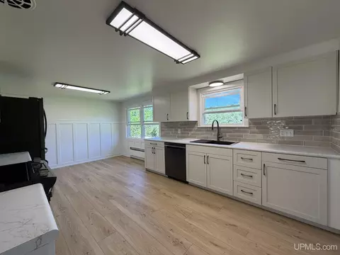 Kitchen - 430 N Main, L'anse, MI 49946 photo 4 of 7
