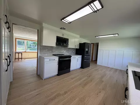 Kitchen - 430 N Main, L'anse, MI 49946 photo 6 of 7