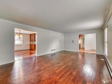 Living - 250 E Temperance, Temperance, MI 48182 photo 7 of 11