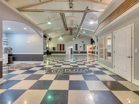 Entry Way - 250 E Temperance, Temperance, MI 48182 photo 12 of 12